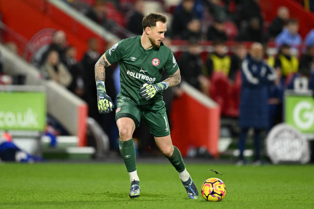 勇士替补席集体爆发，霍福德表现抢眼库里，独行侠终究错付浓眉！（勇士替补火力全开，霍福德抢镜库里，独行侠终究错信浓眉）